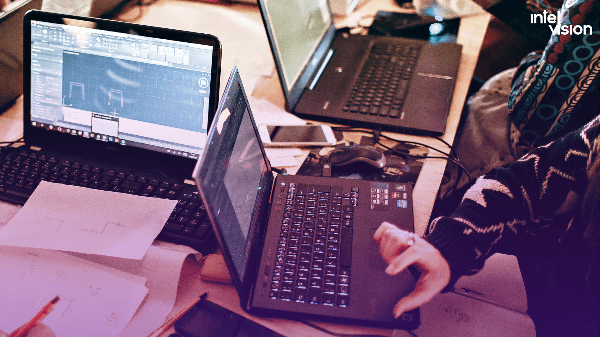 Intelvision unterstützt die berufliche Zertifizierung von Softwareentwicklern