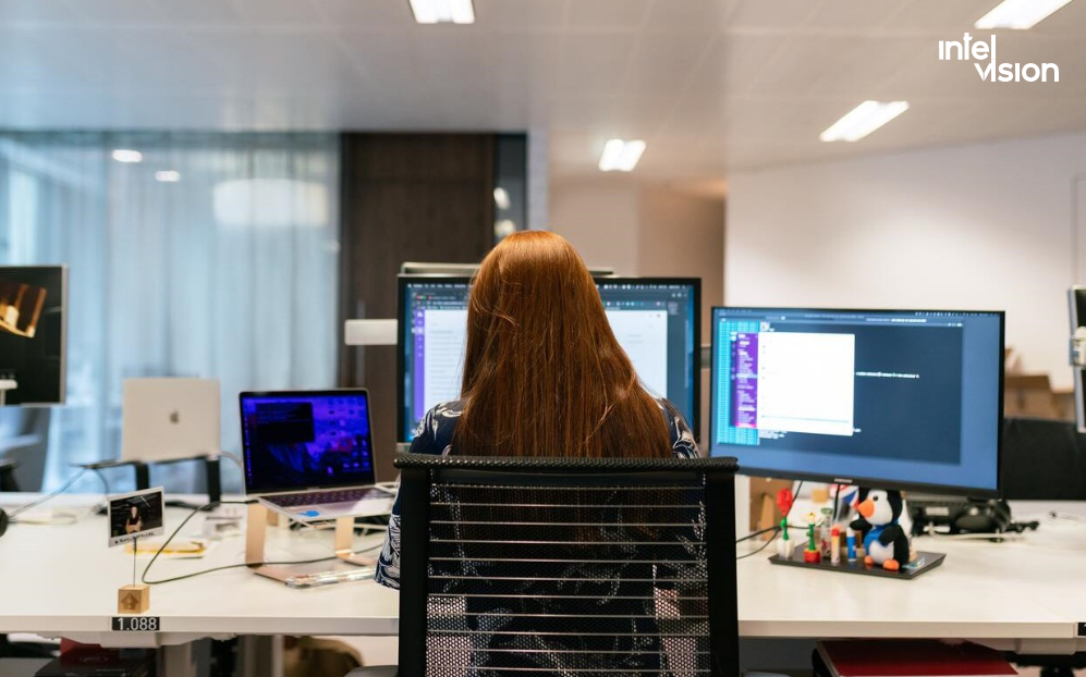 Intelvision arbeitet mit einem Outsourcing-Team